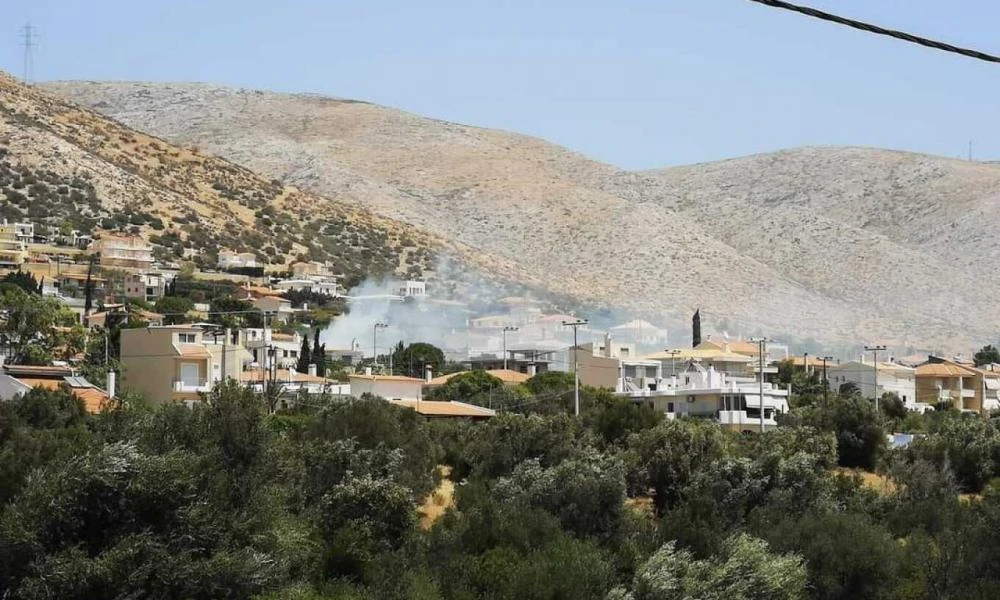 Οριοθετήθηκε η φωτιά που ξέσπασε στον Μαρκόπουλο Αττικής